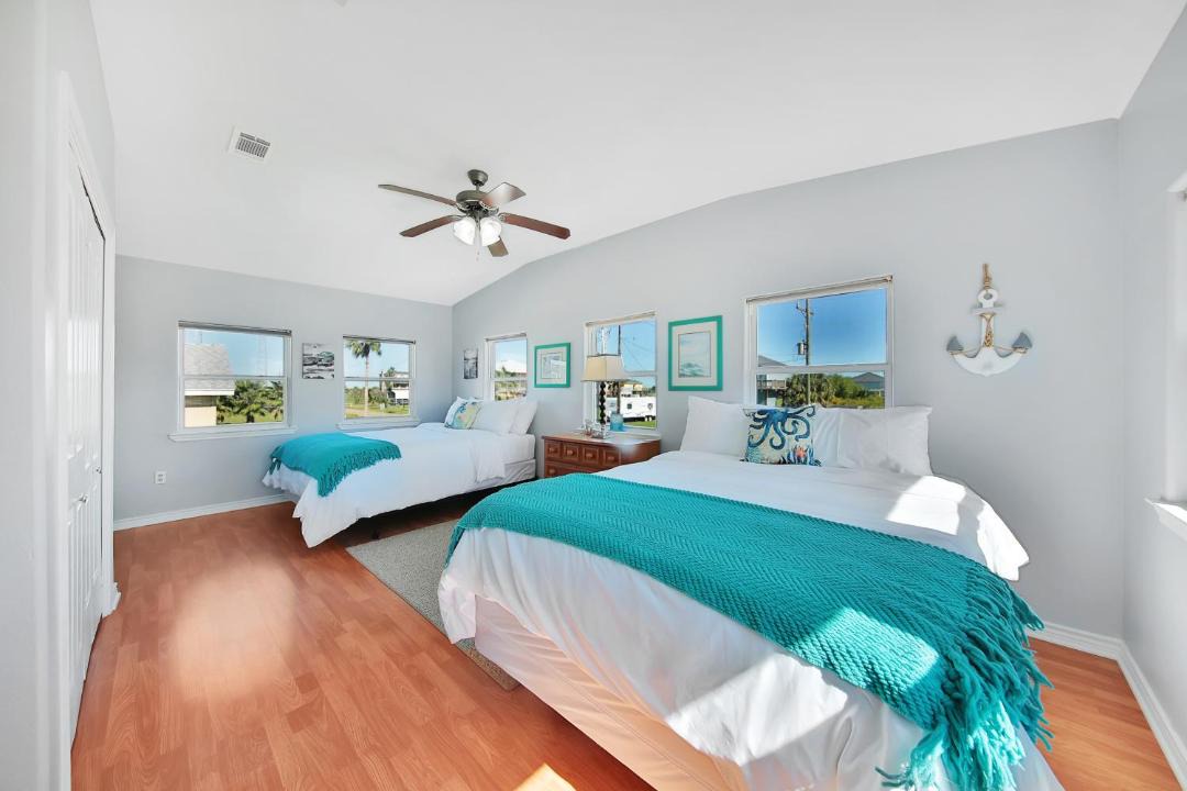 Photo of Bedroom in Crystal Beach