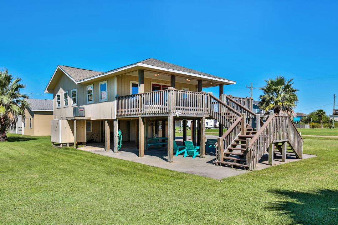 Photo of Buildings in Crystal Beach