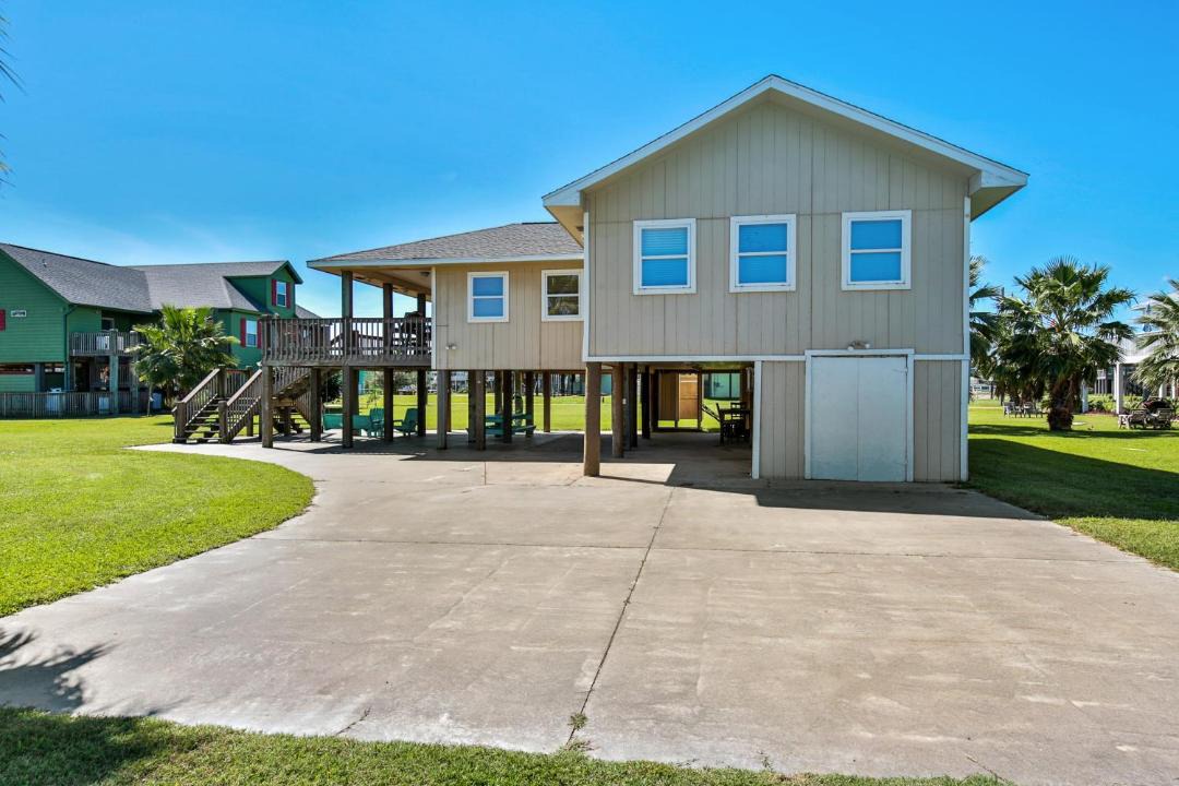 Photo of Buildings in Crystal Beach
