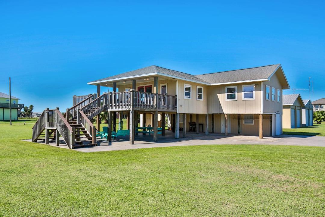 Photo of Buildings in Crystal Beach