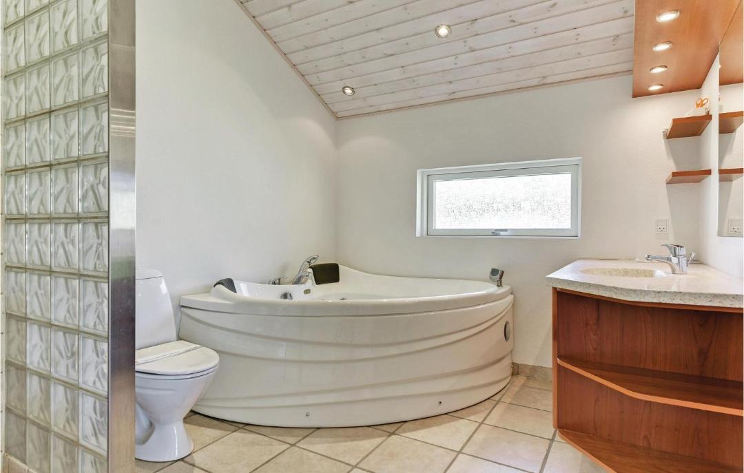 Photo of Bathroom in Aalbaek