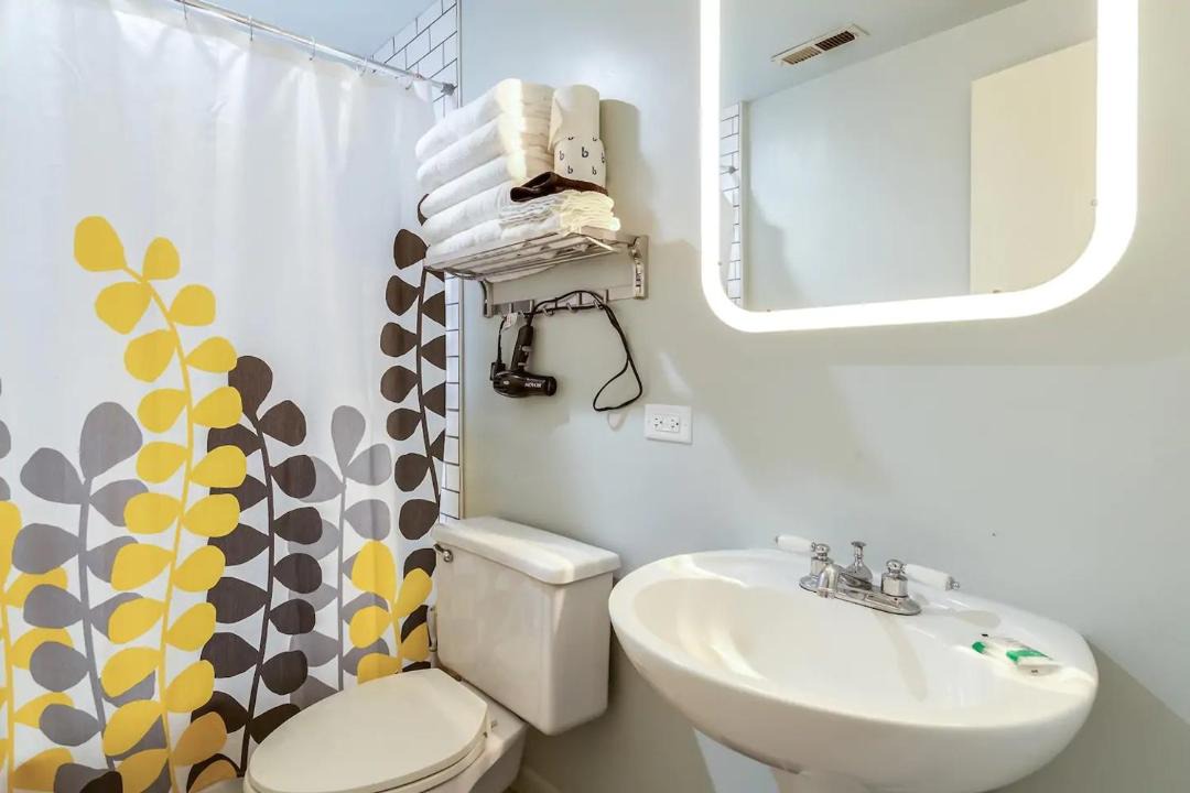 Photo of Bathroom in River North
