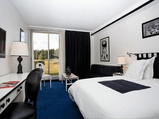 Photo of Bedroom in Saulx-les-Chartreux