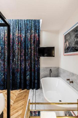 Photo of Others in Surry Hills