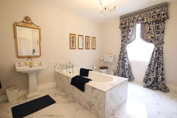 Photo of Others in Deal