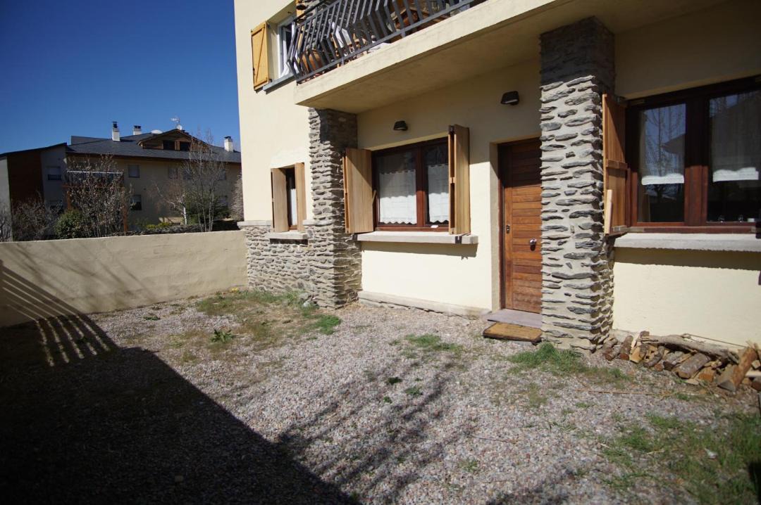 Photo of Buildings in Osseja