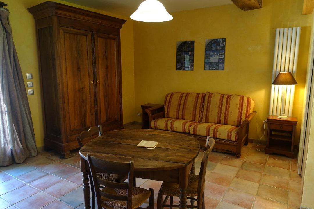 Photo of Others in Yenne