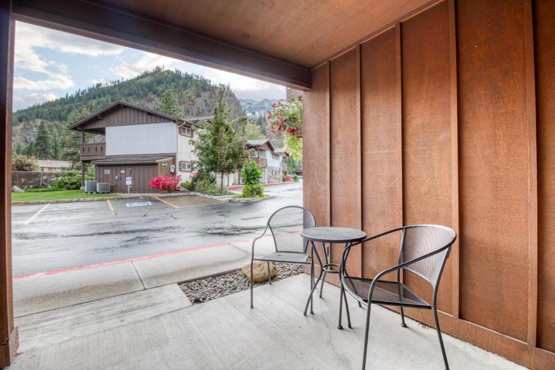 Photo of Others in Downtown Leavenworth