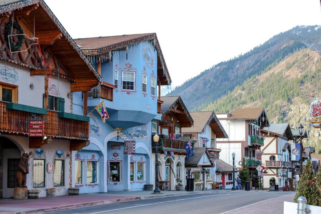 Photo of Others in Downtown Leavenworth