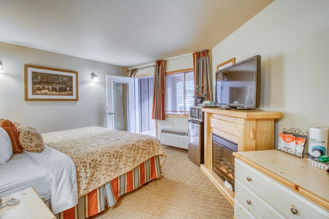 Photo of Others in Downtown Leavenworth