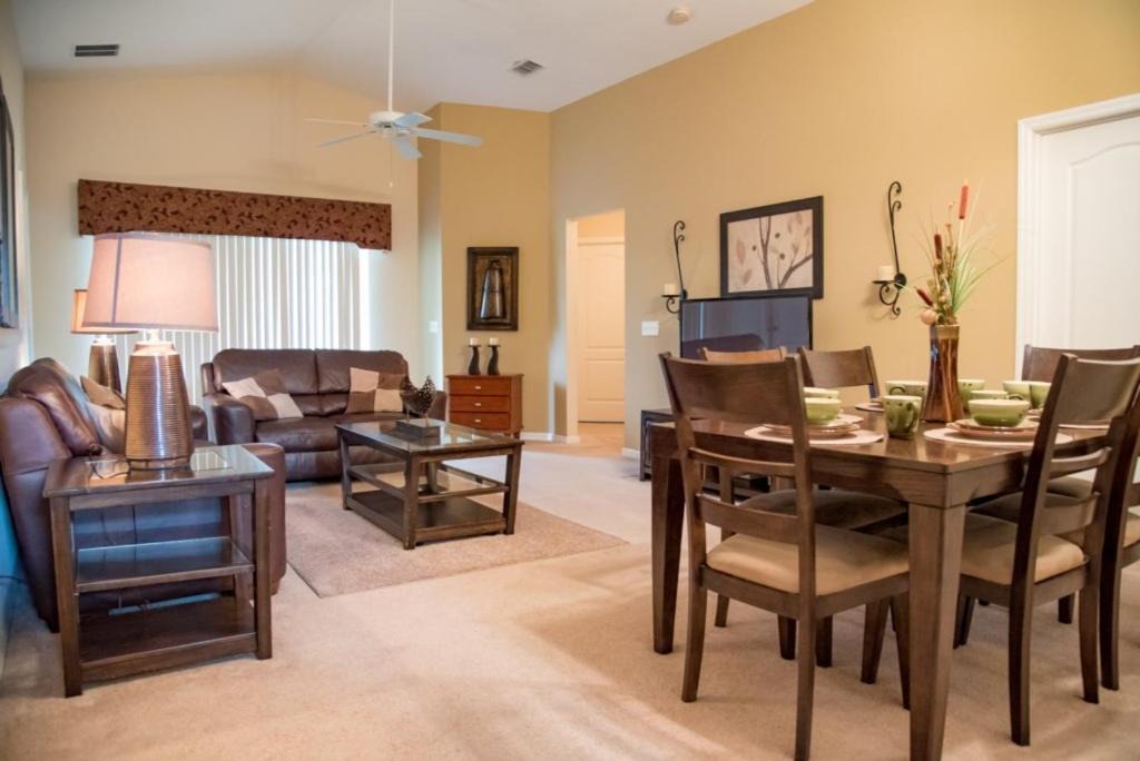 Photo of Livingroom in Sandy Ridge