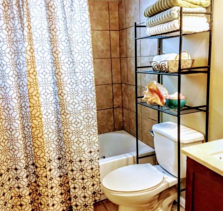 Photo of Bathroom in Weinland Park