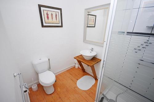 Photo of Bathroom in Saint-Maurice-la-Souterraine