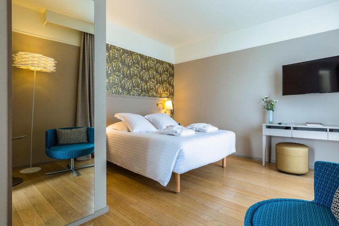 Photo of Bedroom in Graslin - Commerce