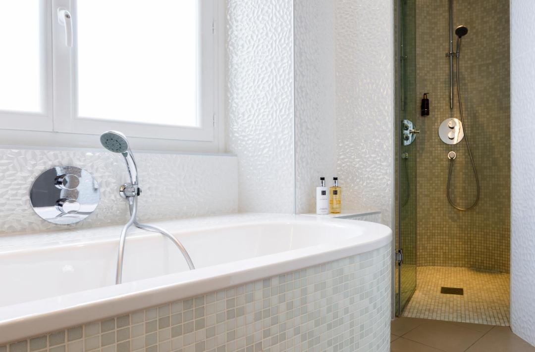 Photo of Bathroom in Graslin - Commerce