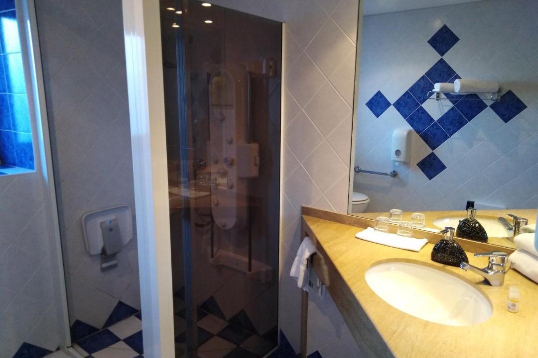 Photo of Bathroom in Poisson