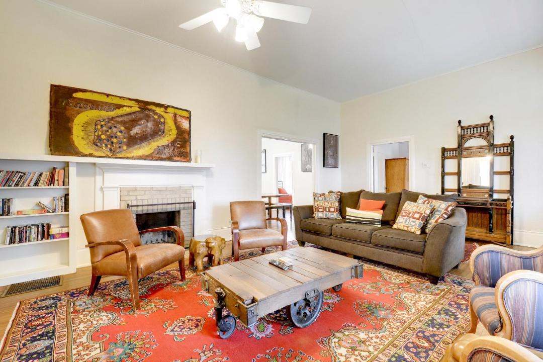 Photo of Livingroom in West Campus