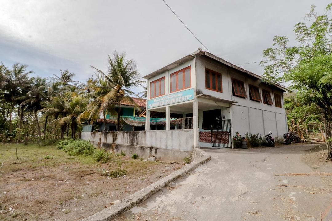 Photo of Buildings in Kretek