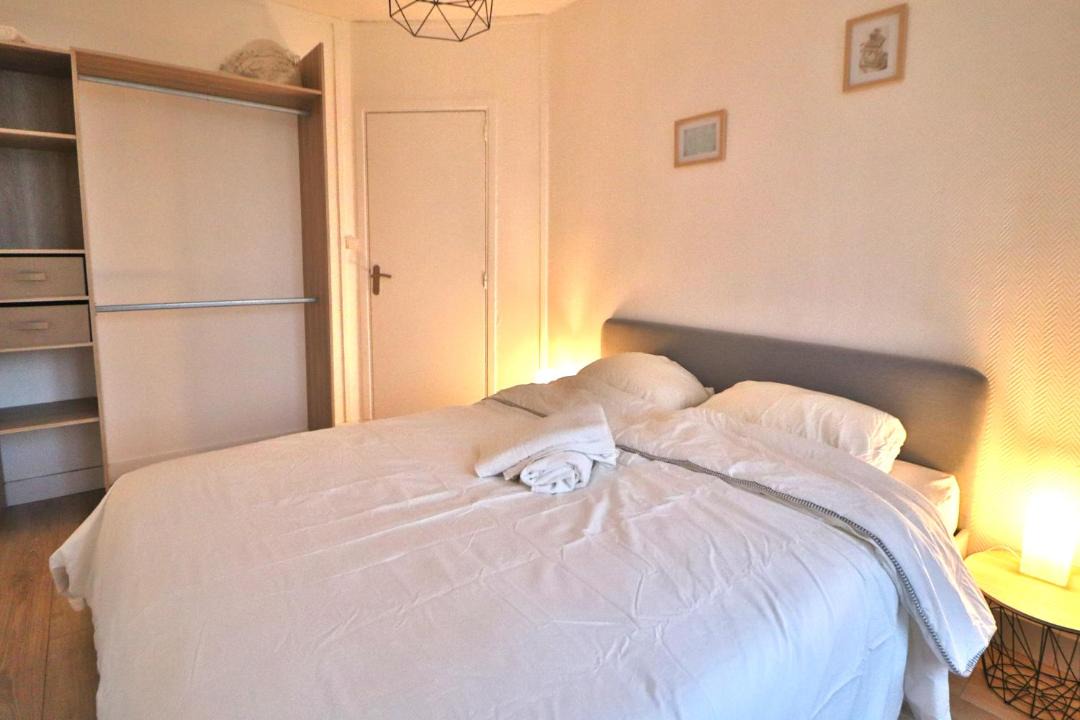 Photo of Bedroom in Saint-Jory