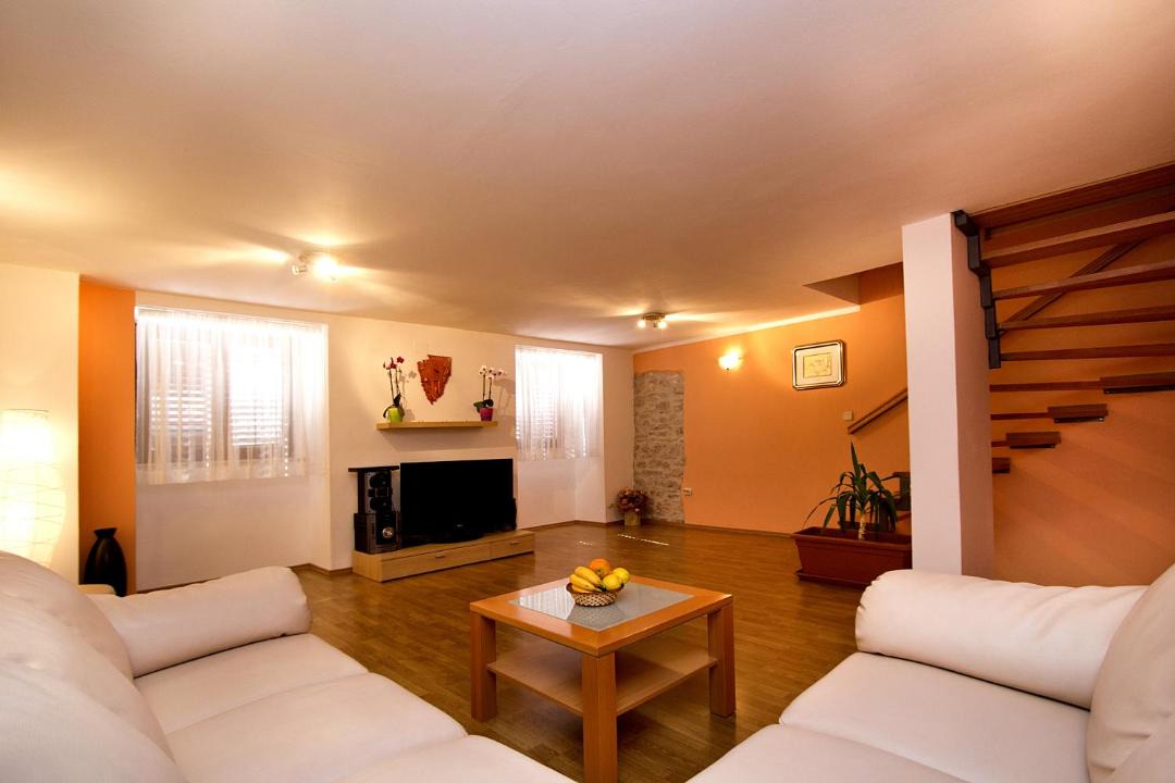 Photo of Livingroom in Orihi