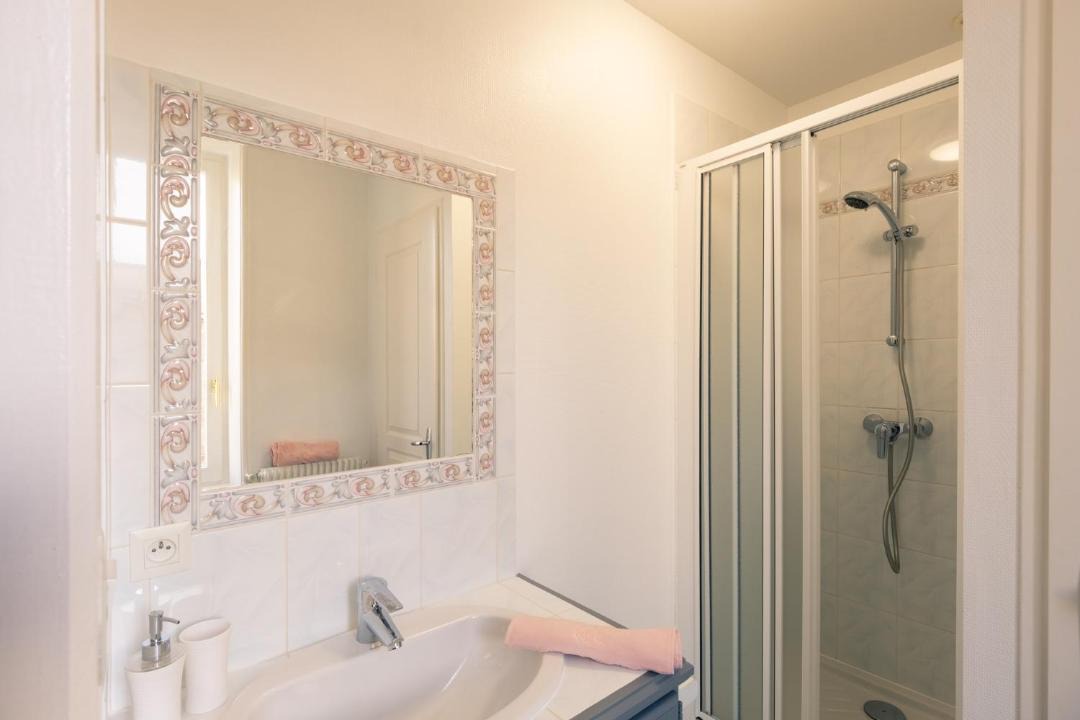 Photo of Bathroom in Cluny