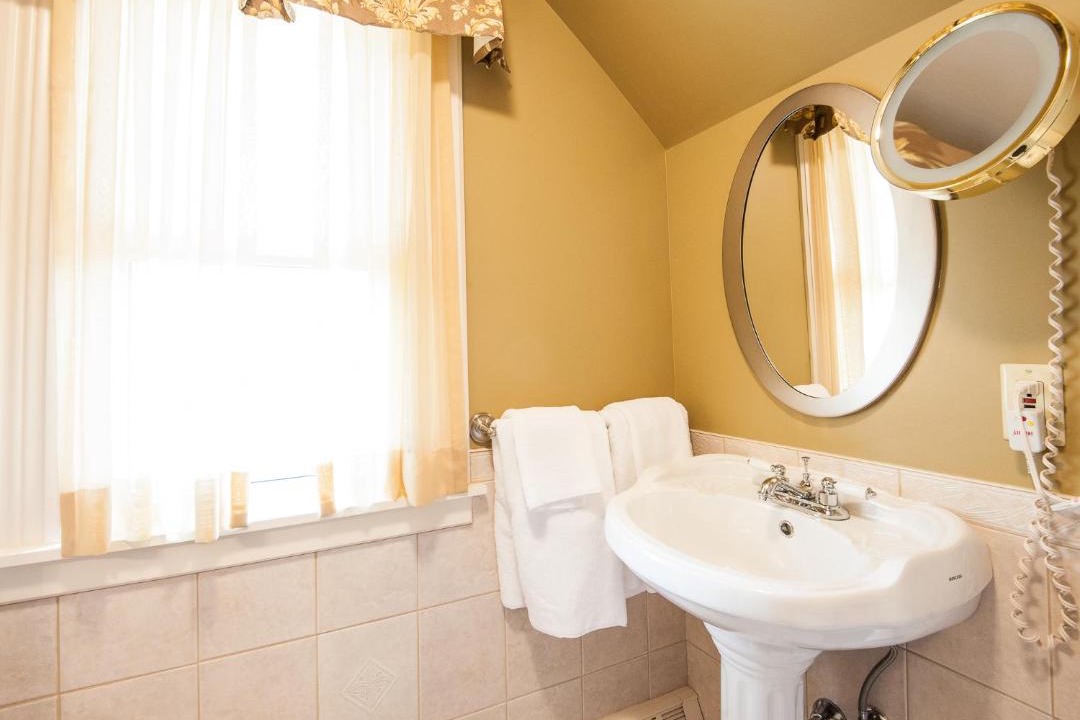 Photo of Bathroom in Queens Square