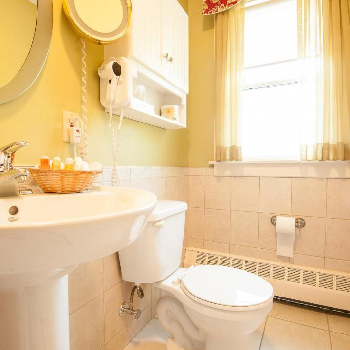 Photo of Bathroom in Queens Square