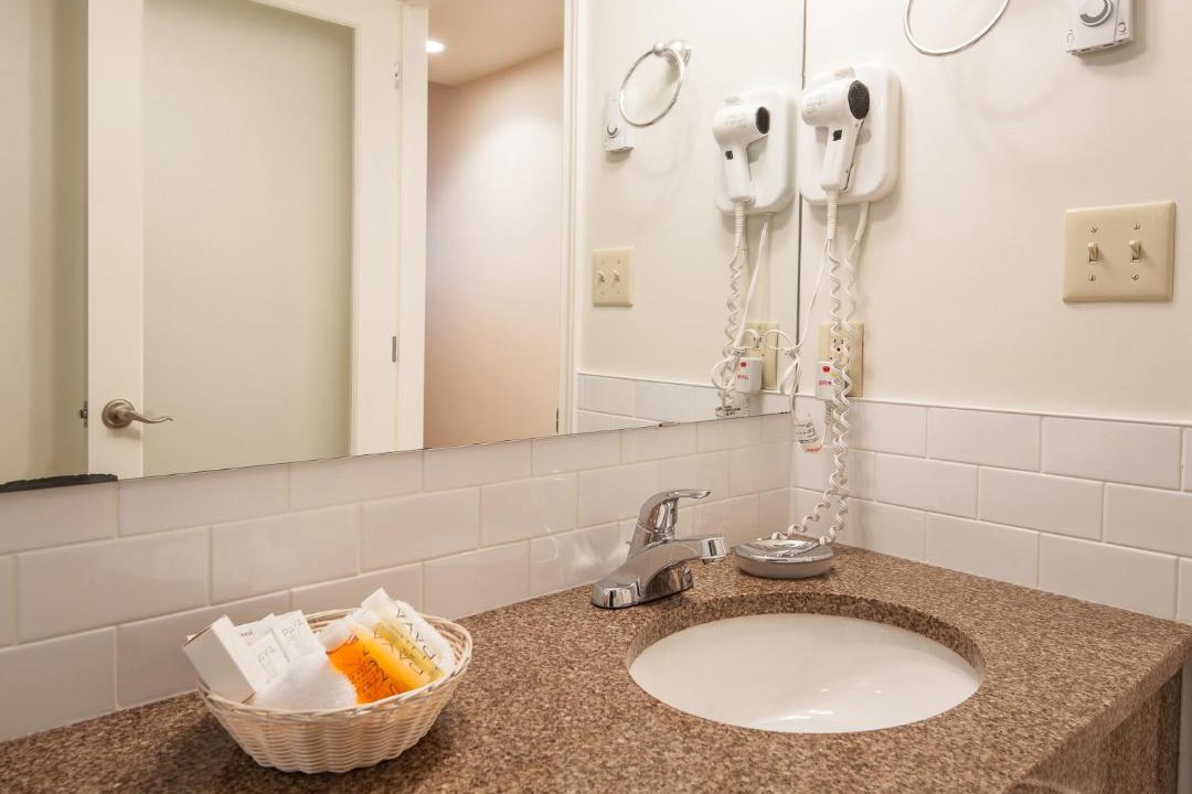 Photo of Bathroom in Queens Square