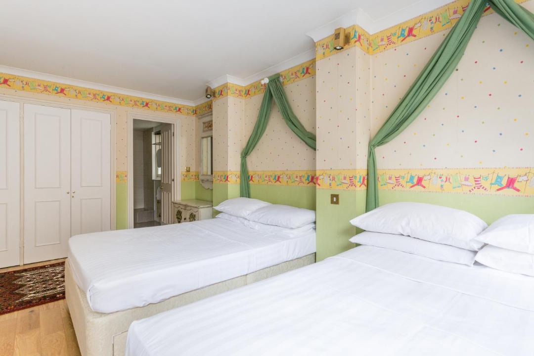 Photo of Bedroom in Queen's Gate