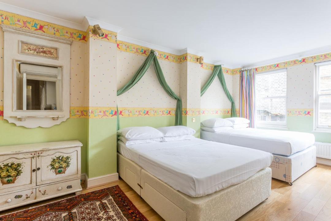 Photo of Bedroom in Queen's Gate