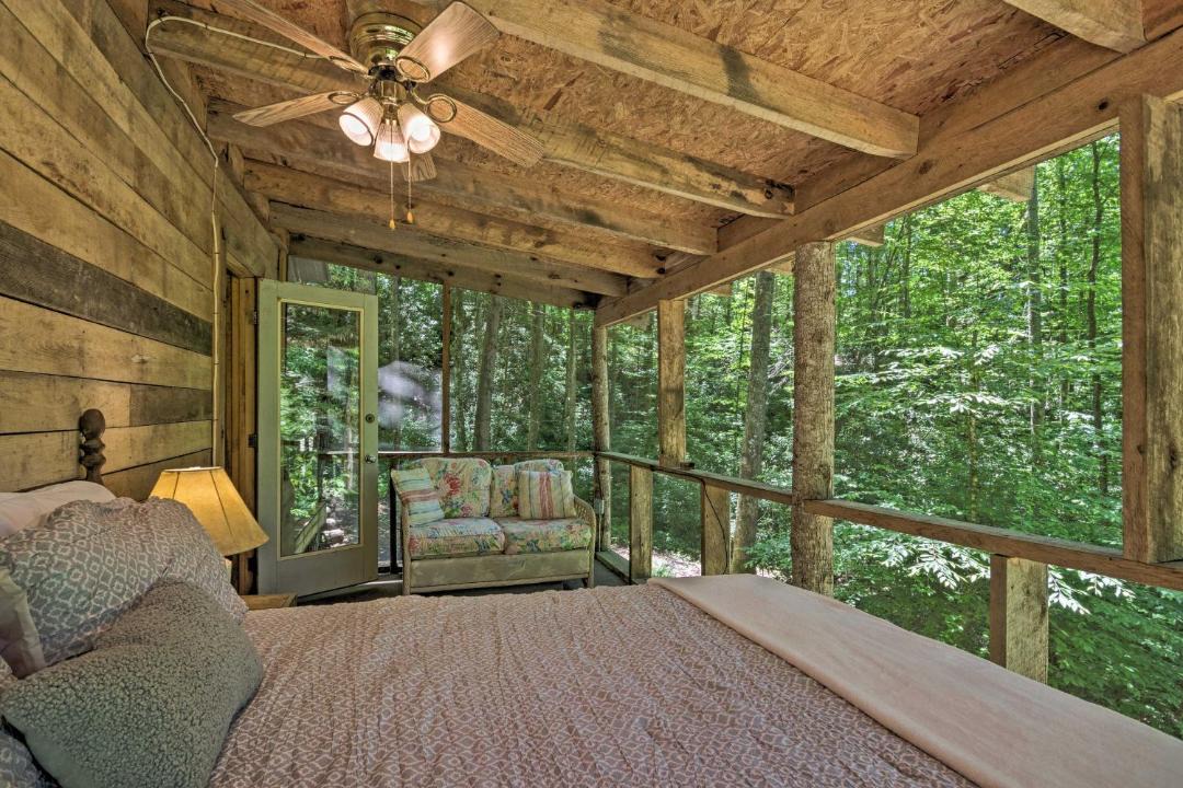 Photo of Bedroom in Barnardsville