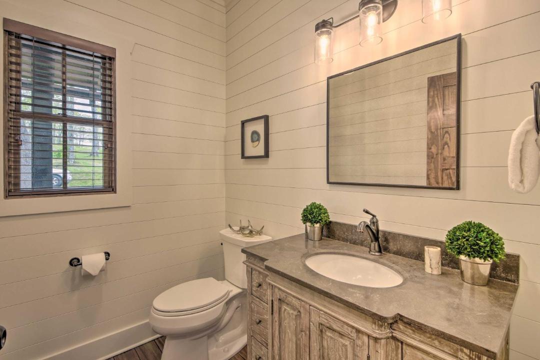 Photo of Bathroom in Glenville