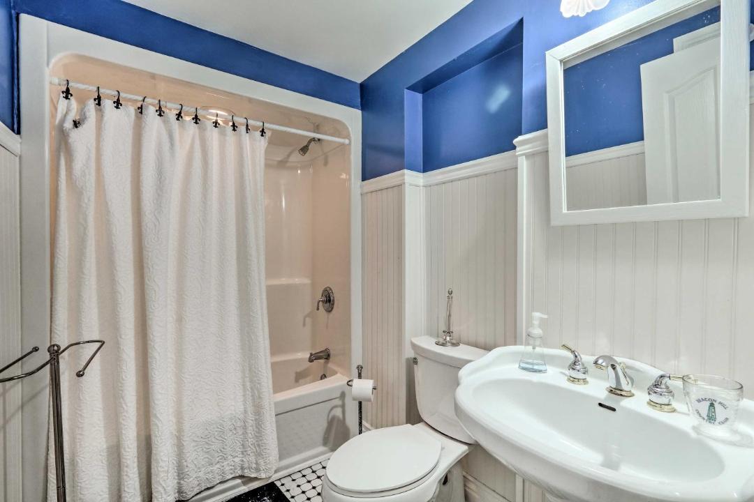Photo of Bathroom in Atlantic Highlands