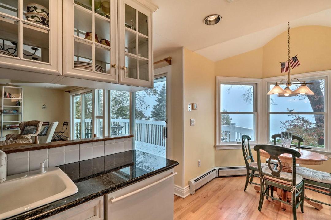 Photo of Livingroom in Atlantic Highlands