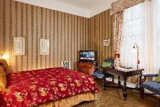 Photo of Bedroom in Lower Pacific Heights
