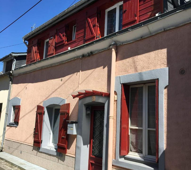 Photo of Buildings in Bollee