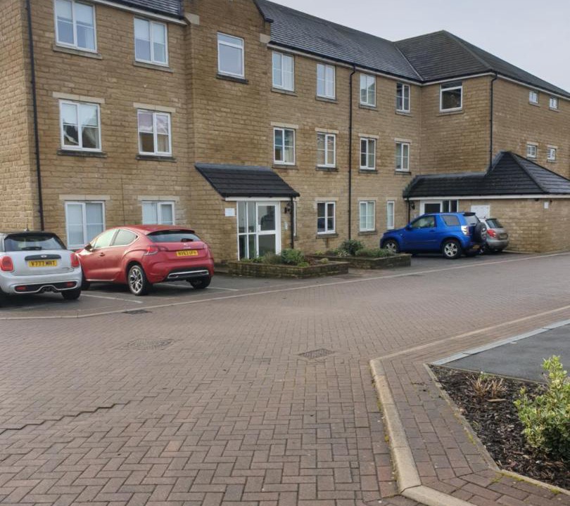 Photo of Buildings in Ainley Top