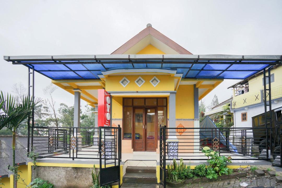 Photo of Buildings in Tosari