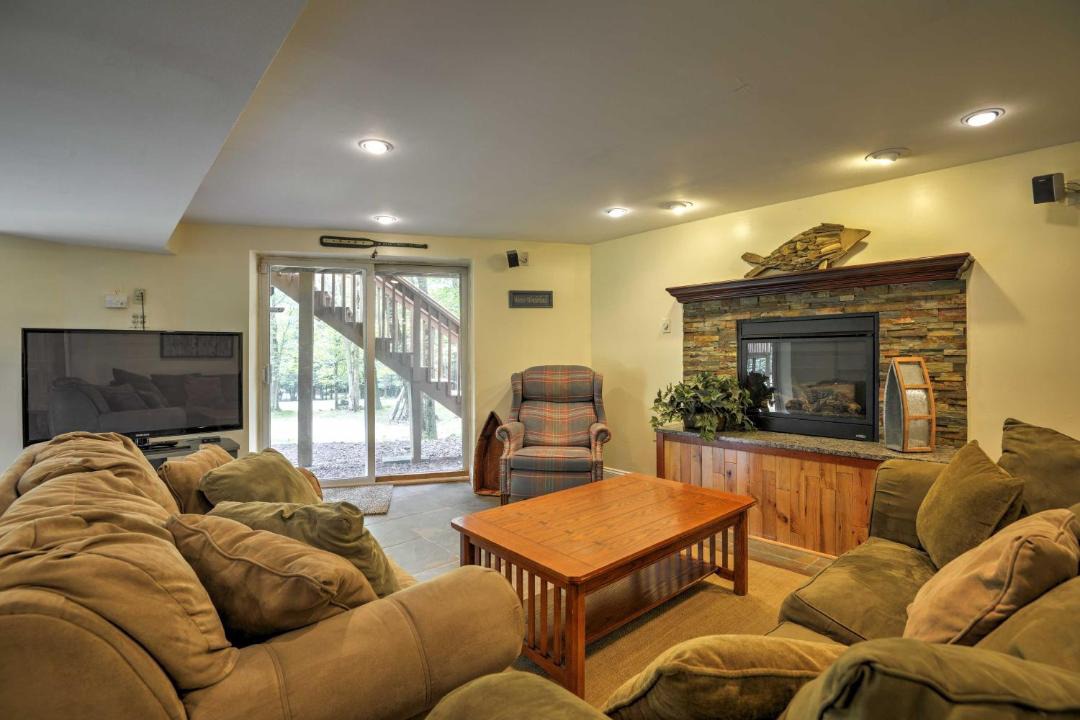 Photo of Livingroom in Lake Harmony Estates