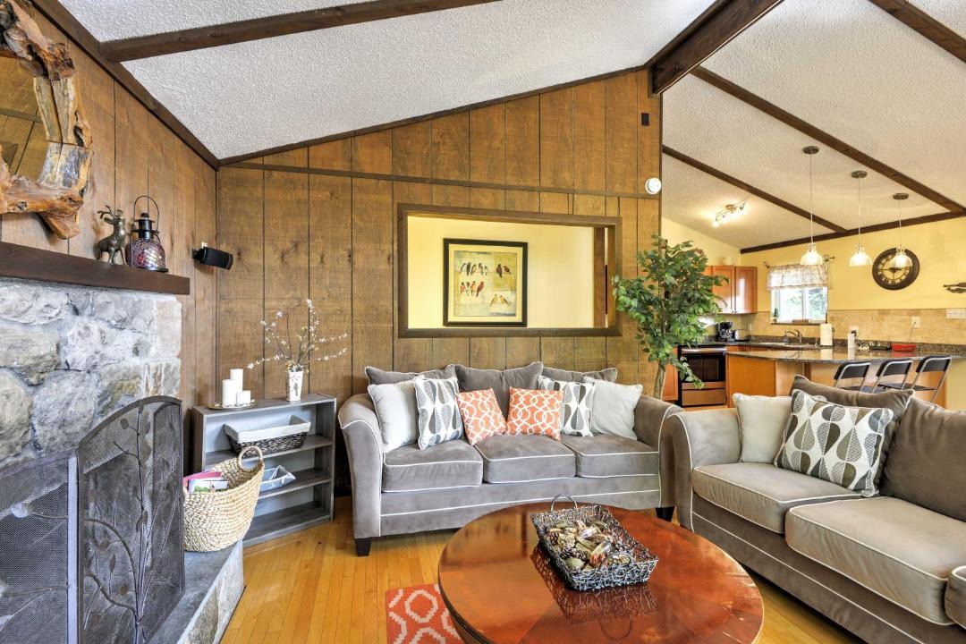 Photo of Livingroom in Lake Harmony Estates