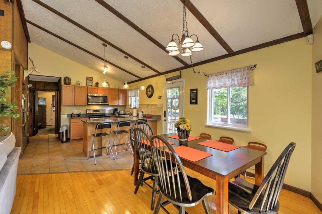 Photo of Livingroom in Lake Harmony Estates