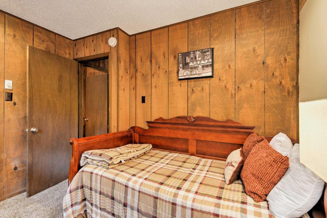 Photo of Bedroom in Lake Harmony Estates