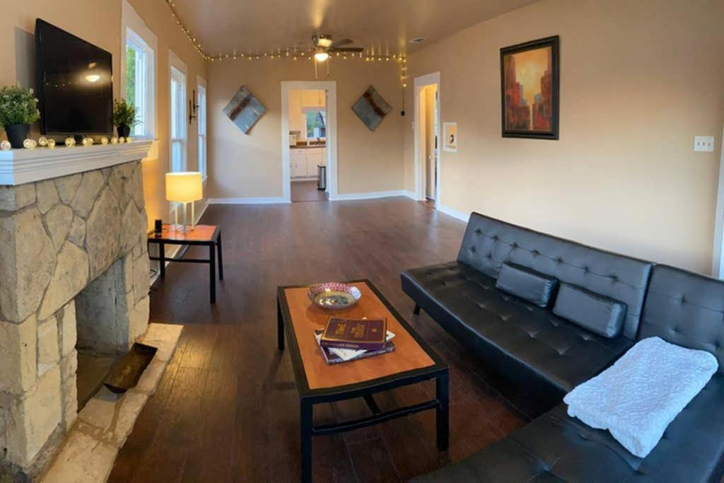 Photo of Livingroom in Highland Park