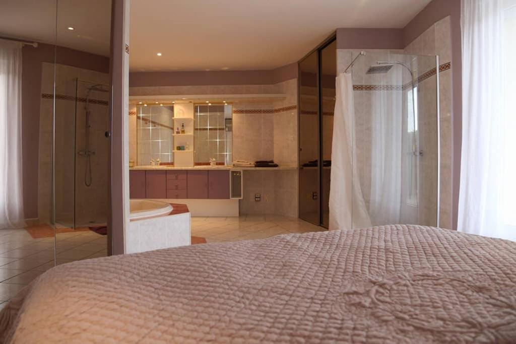 Photo of Bedroom in Connaux