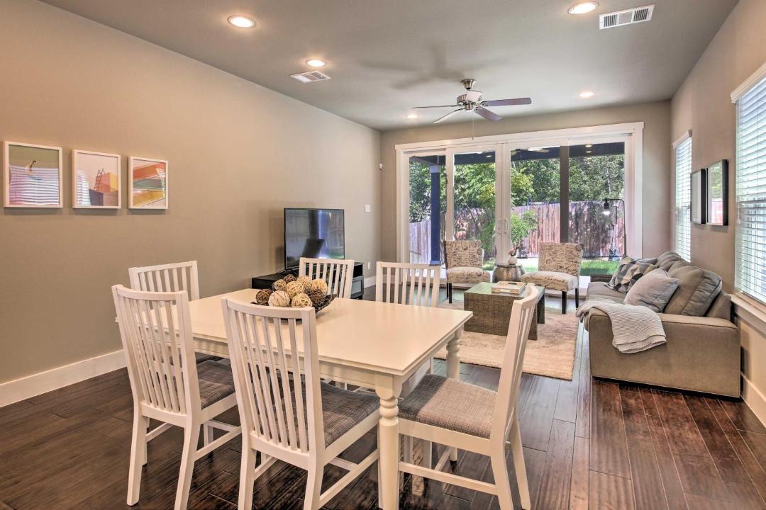 Photo of Livingroom in Mahncke Park