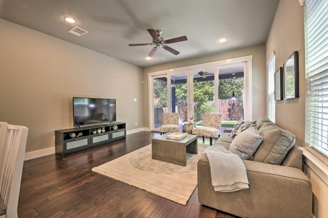 Photo of Livingroom in Mahncke Park