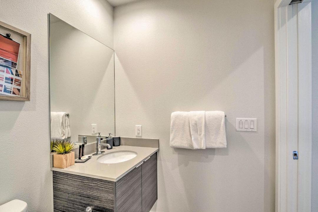 Photo of Bathroom in East Cesar Chavez