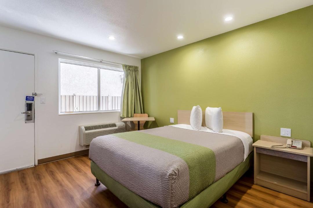 Photo of Bedroom in Needles