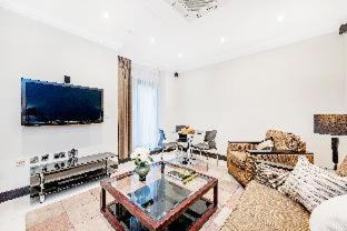 Photo of Others in South Kensington