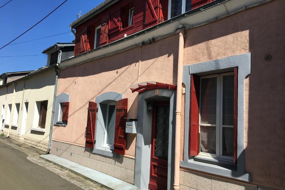 Photo of Buildings in Bollee